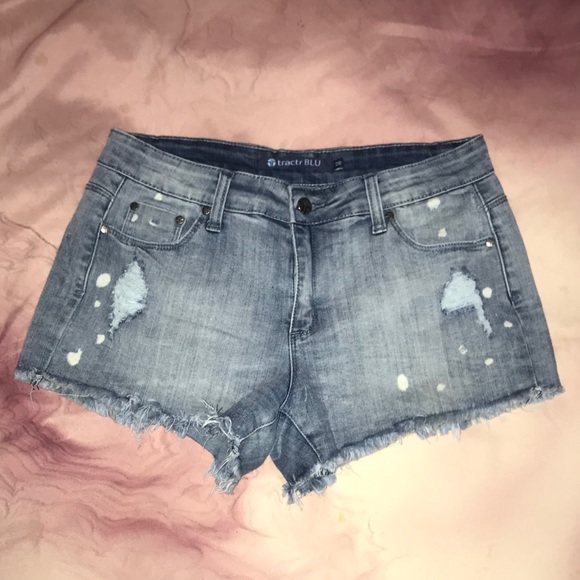 light wash jean shorts - Picture 2 of 4